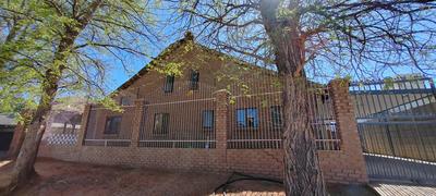 Townhouse For Rent in Blydeville, Upington
