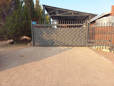 Apartment / Flat For Rent in Keidebees, Upington